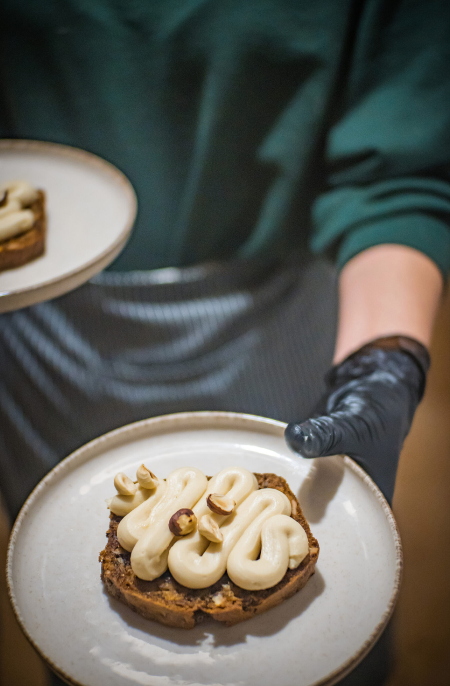 Kucharz prezentujący danie